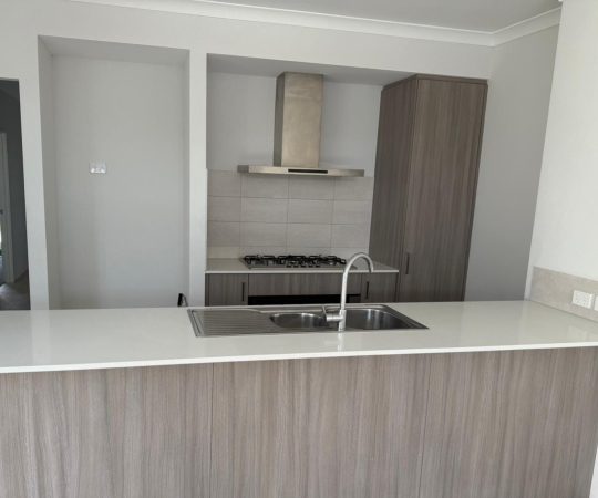 Professional vacate kitchen cleaning in Alkimos Perth by Tapis Cleaning Perth – deep cleaning of stove, tiles, and surfaces for end of lease inspection